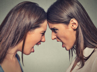 Donne cattive con le donne: rivalità femminile e maschilismo interiorizzato